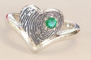 Emerald finger print ring handmade at charmian beaton design
