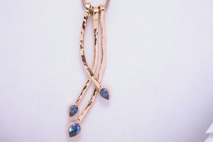 handmade cornflower blue sapphire necklace in 18ct yellow gold by charmian beaton design