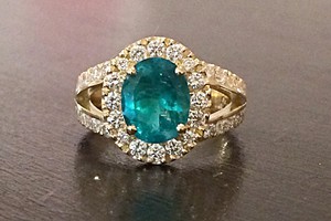 2.30ct emerald and diamond bespoke ring handmade by charmian beaton design