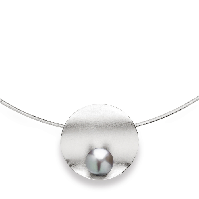 Sterling silver pendant set with silver coloured fresh water pearl Sterling silver pendant set with silver coloured fresh water pearl